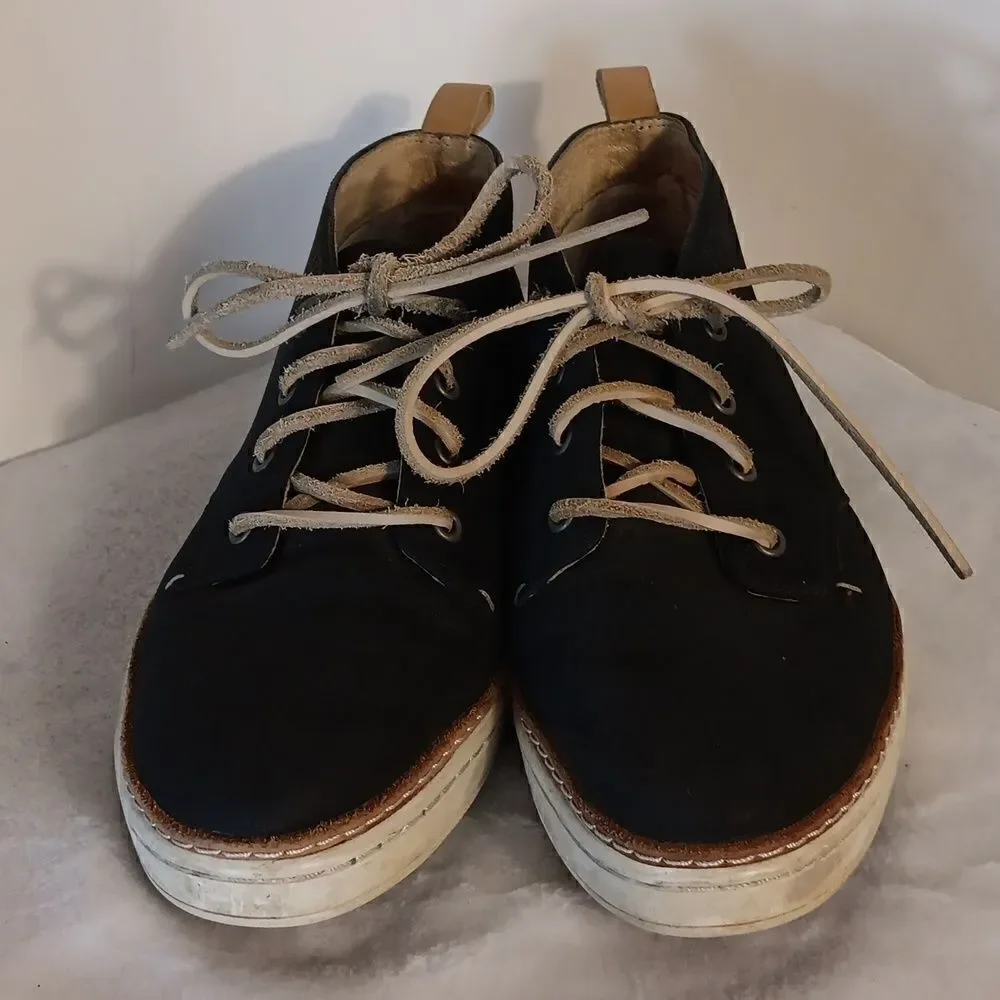Ugg Black & Tan Leather Lace Up Shoes
